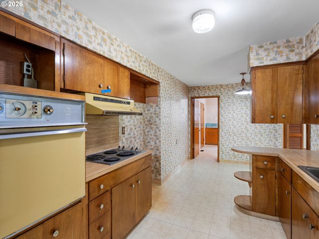 975 Se KANE Dr, Gresham, OR 97080