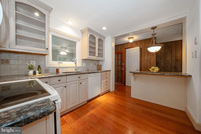 11 CURTIS RD, Springfield, PA 19064