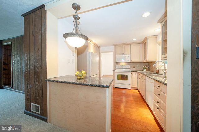 11 CURTIS RD, Springfield, PA 19064