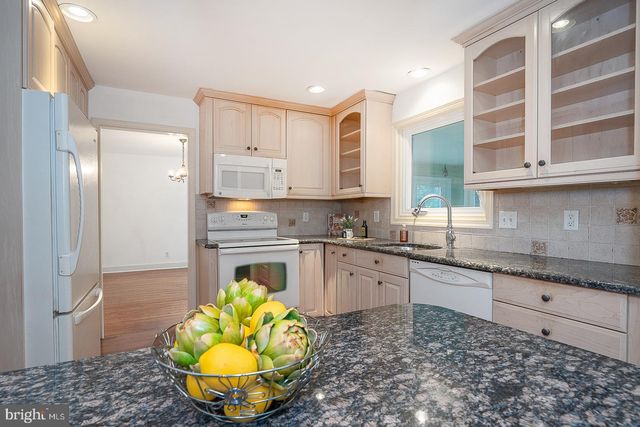 11 CURTIS RD, Springfield, PA 19064