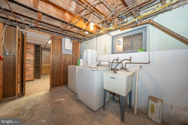 11 CURTIS RD, Springfield, PA 19064