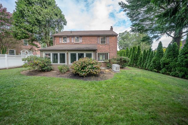 11 CURTIS RD, Springfield, PA 19064