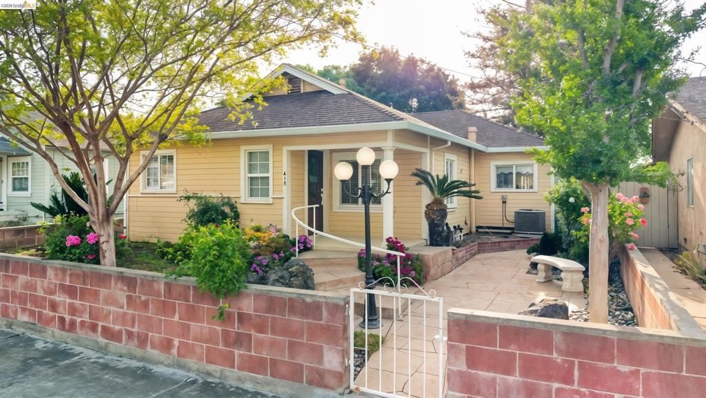 Image 2 of property listing at 413 Landis Ave, Oakley, CA 94561