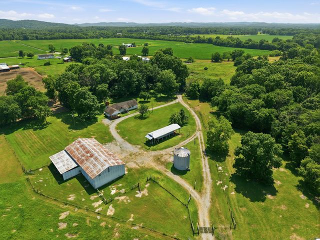 148 Wade Jennings Rd, Shelbyville, TN 37160