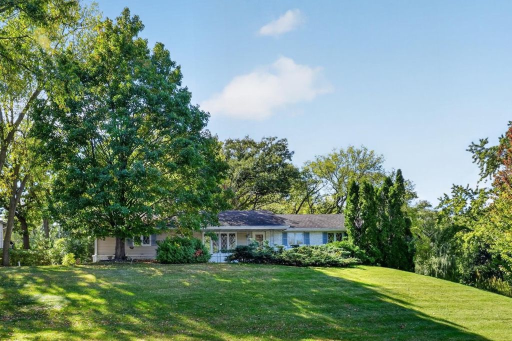 405 Unique Drive, Burnsville, MN 55337 — exterior