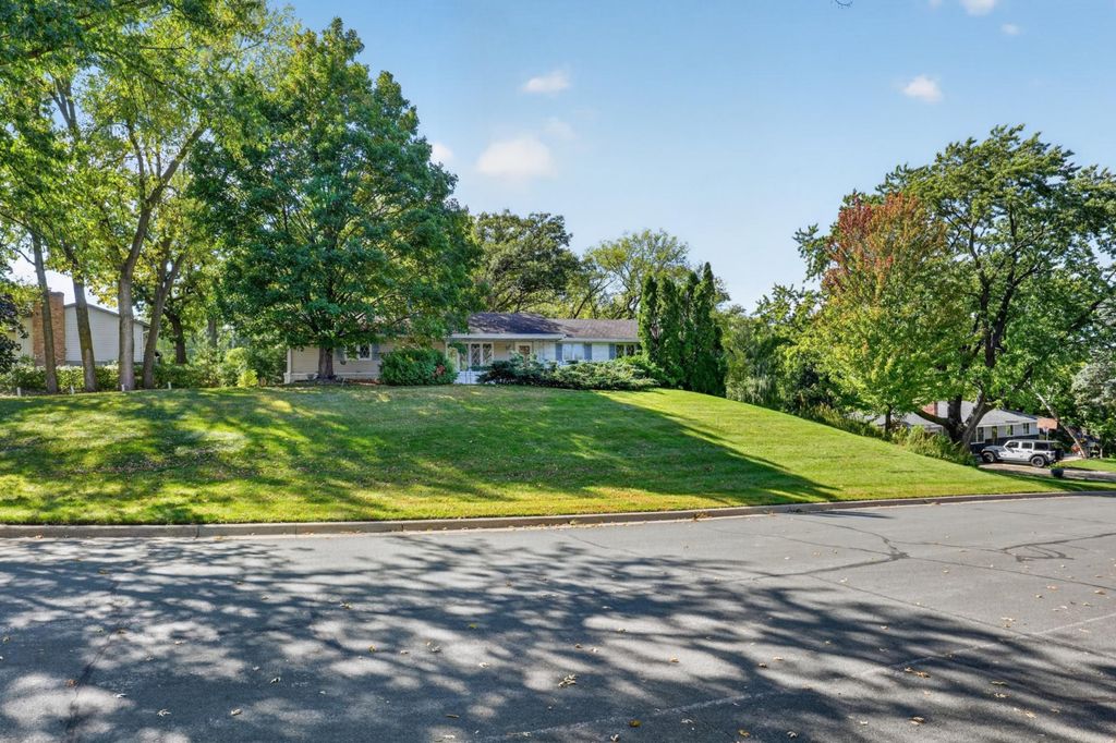 405 Unique Drive, Burnsville, MN 55337 — photo 2