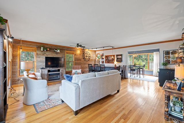 1104 Hyde Park Lane, Naperville, IL 60565