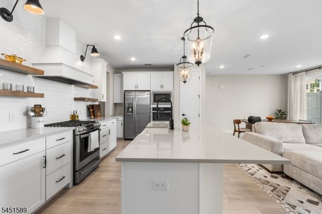 104 Iris Ct, Warren Twp., NJ 07059