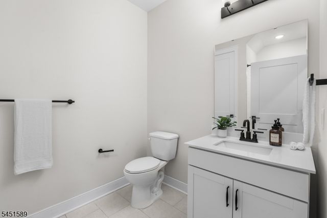 104 Iris Ct, Warren Twp., NJ 07059