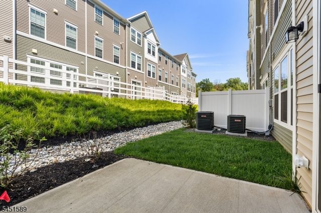 104 Iris Ct, Warren Twp., NJ 07059