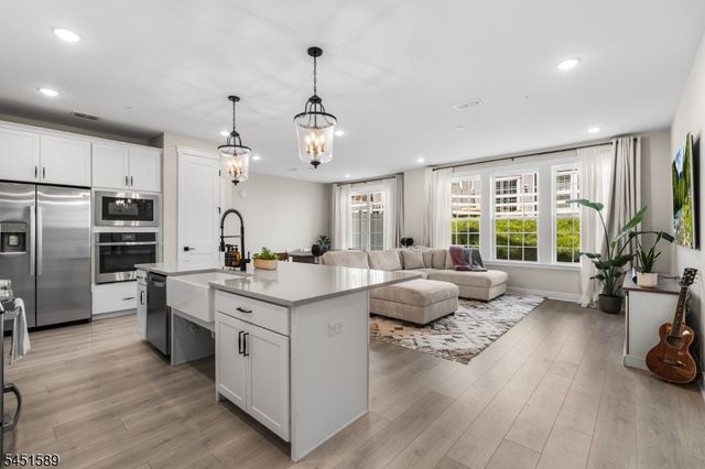 104 Iris Ct, Warren Twp., NJ 07059