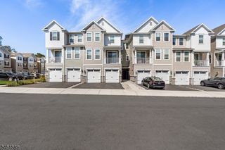 104 Iris Ct, Warren Twp., NJ 07059