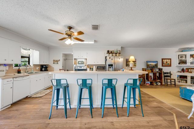 5730 E FM 323, Palestine, TX 75801