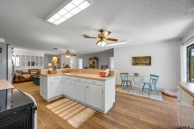 5730 E FM 323, Palestine, TX 75801