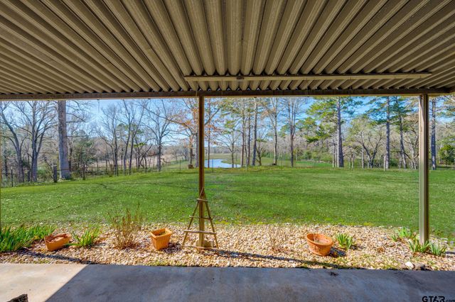5730 E FM 323, Palestine, TX 75801