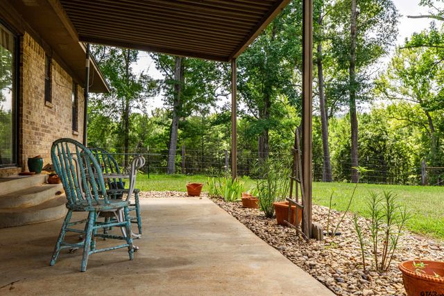 5730 E FM 323, Palestine, TX 75801