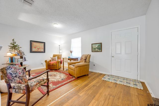 5730 E FM 323, Palestine, TX 75801