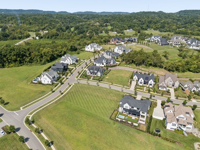 9000 Passiflora Ct, College Grove, TN 37046