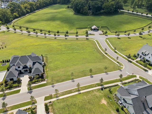 9000 Passiflora Ct, College Grove, TN 37046