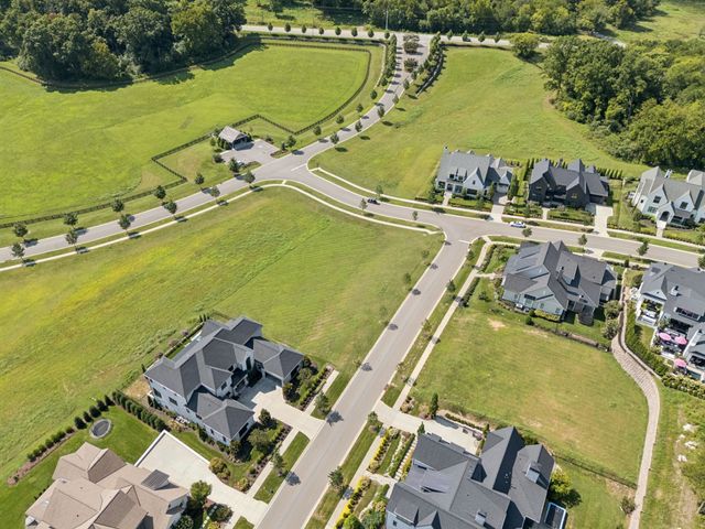9000 Passiflora Ct, College Grove, TN 37046