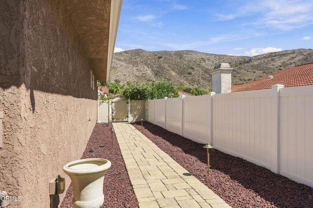 1085 Paquita Street, Camarillo, CA 93012