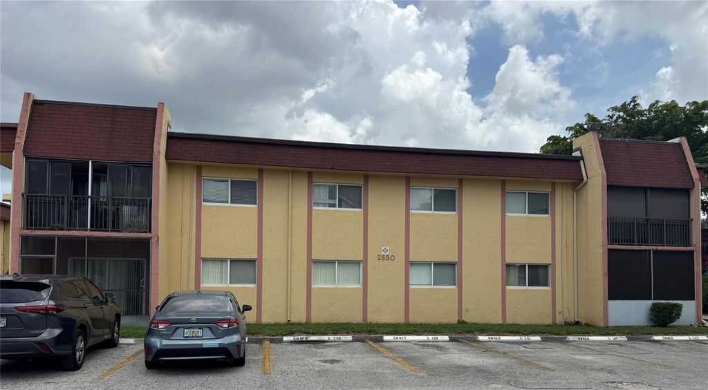 2850 NW 55th Avenue 2D, Lauderhill, FL 33313