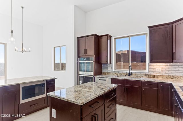 1144 N Range Rider Place, Vail, AZ 85641