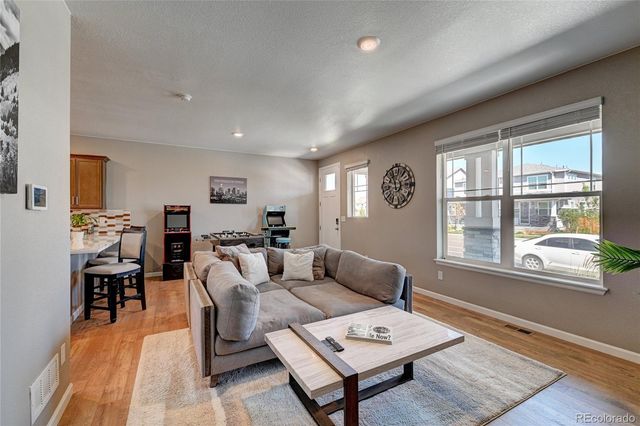 21862 E 8th Avenue, Aurora, CO 80018