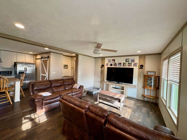 346 Turkey Loop, East Bernstadt, KY 40729