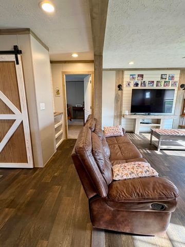 346 Turkey Loop, East Bernstadt, KY 40729