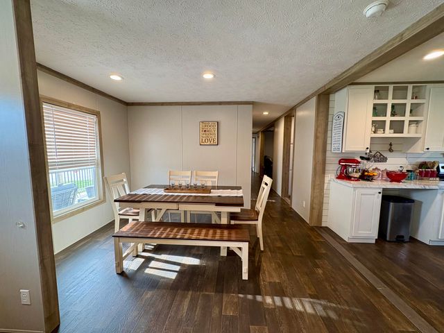 346 Turkey Loop, East Bernstadt, KY 40729