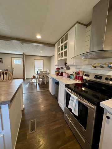 346 Turkey Loop, East Bernstadt, KY 40729