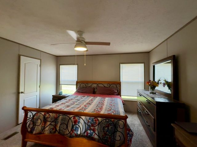 346 Turkey Loop, East Bernstadt, KY 40729