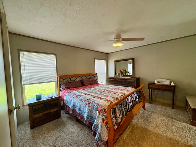 346 Turkey Loop, East Bernstadt, KY 40729