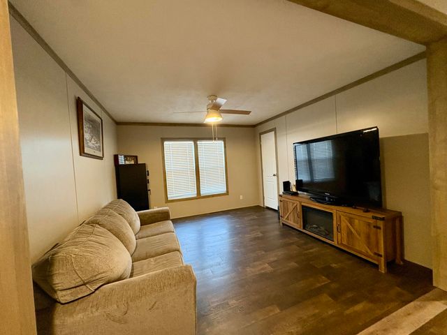 346 Turkey Loop, East Bernstadt, KY 40729