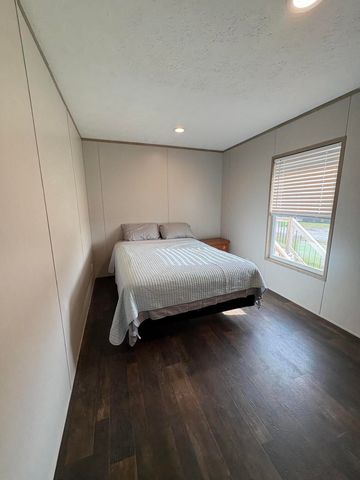 346 Turkey Loop, East Bernstadt, KY 40729