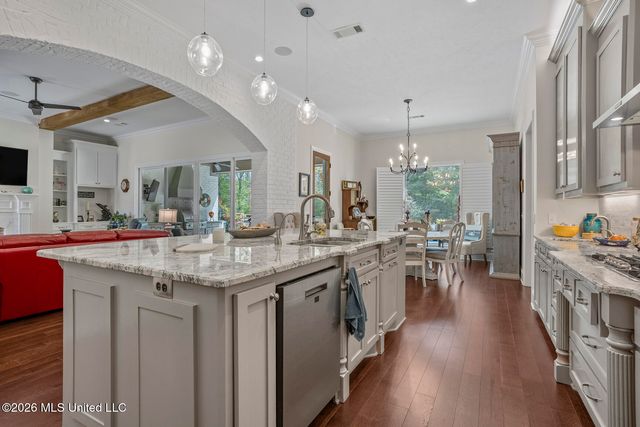 711 S Chickasaw Drive, Flowood, MS 39232