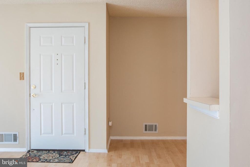 15 VERSAILLES CT, Hamilton, NJ 08619