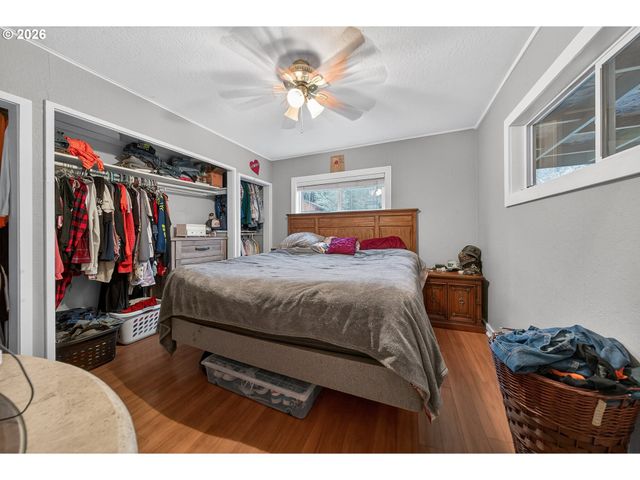 1543 Ne HOLLIS St, Roseburg, OR 97470