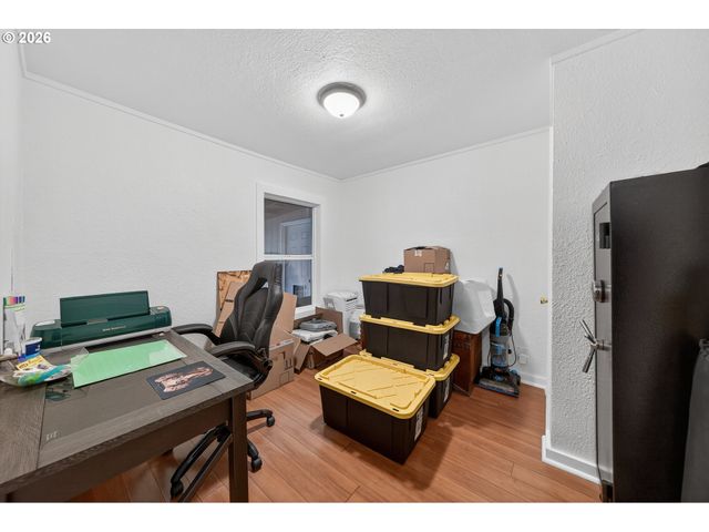 1543 Ne HOLLIS St, Roseburg, OR 97470