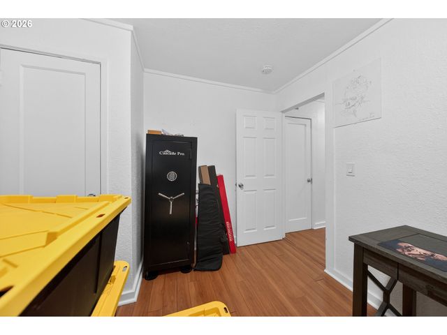 1543 Ne HOLLIS St, Roseburg, OR 97470