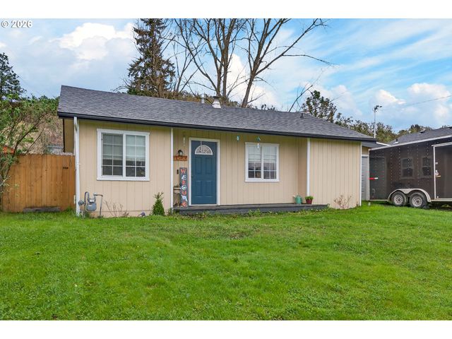 1543 Ne HOLLIS St, Roseburg, OR 97470