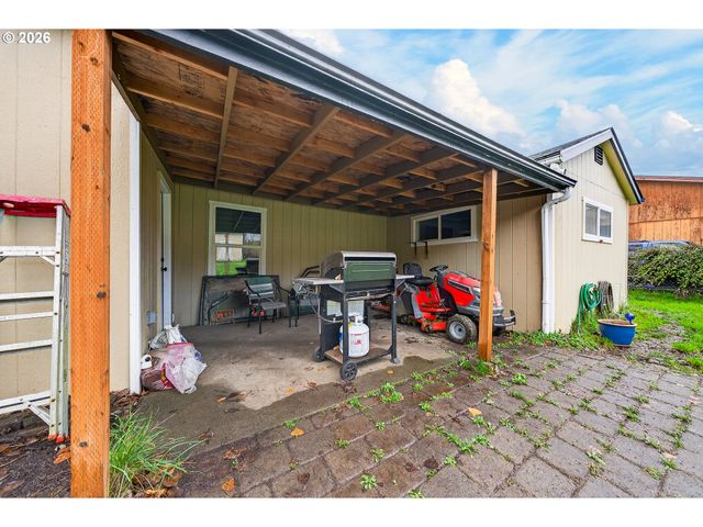 1543 Ne HOLLIS St, Roseburg, OR 97470