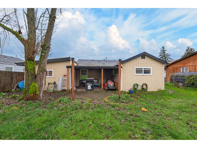 1543 Ne HOLLIS St, Roseburg, OR 97470