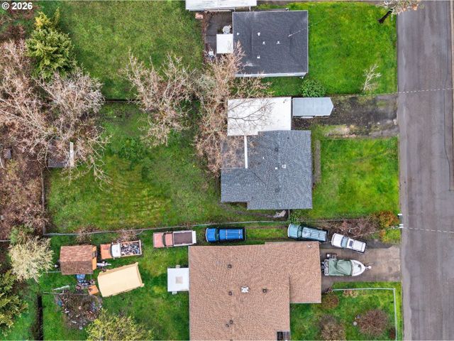 1543 Ne HOLLIS St, Roseburg, OR 97470