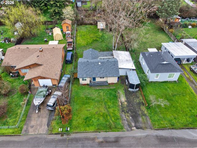 1543 Ne HOLLIS St, Roseburg, OR 97470