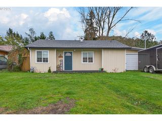 1543 Ne HOLLIS St, Roseburg, OR 97470
