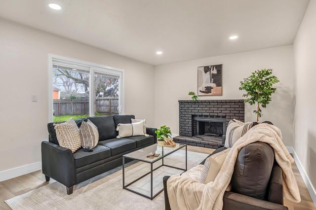 4720 W Donner Avenue, Fresno, CA 93722