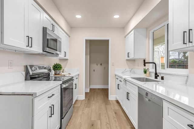 4720 W Donner Avenue, Fresno, CA 93722