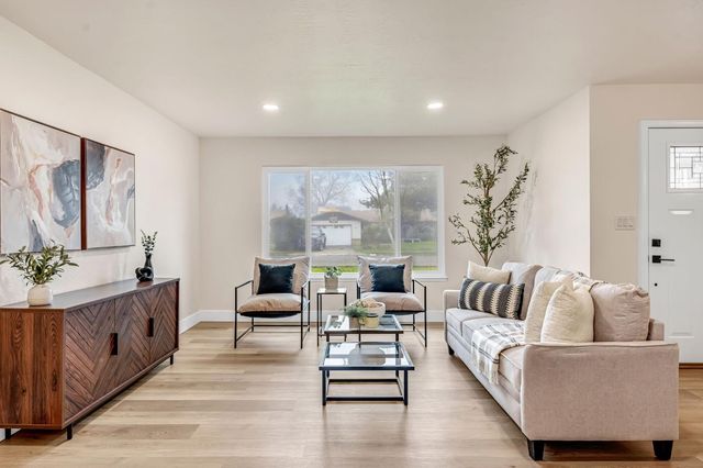 4720 W Donner Avenue, Fresno, CA 93722